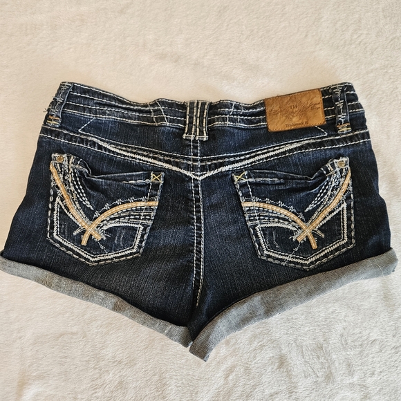 Trademark Low-Rise Dark Wash Denim Shorts 11/12 (31) Cuffed Hem - Picture 4 of 5